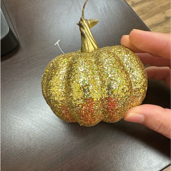Pretty gold sparkling pumpkin 🎃 decor accent - Picture 5 of 10